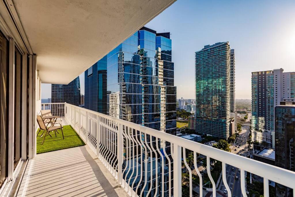 Upscale Brickell 3 Bedroom With Water Views And Free Parking 마이애미 외부 사진