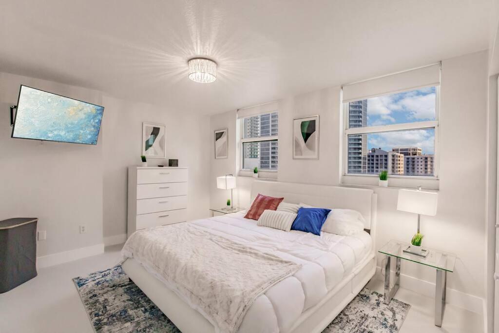 Upscale Brickell 3 Bedroom With Water Views And Free Parking 마이애미 외부 사진