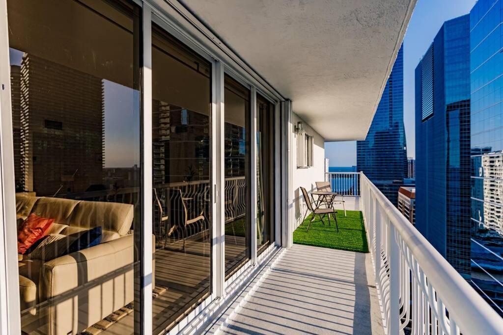 Upscale Brickell 3 Bedroom With Water Views And Free Parking 마이애미 외부 사진