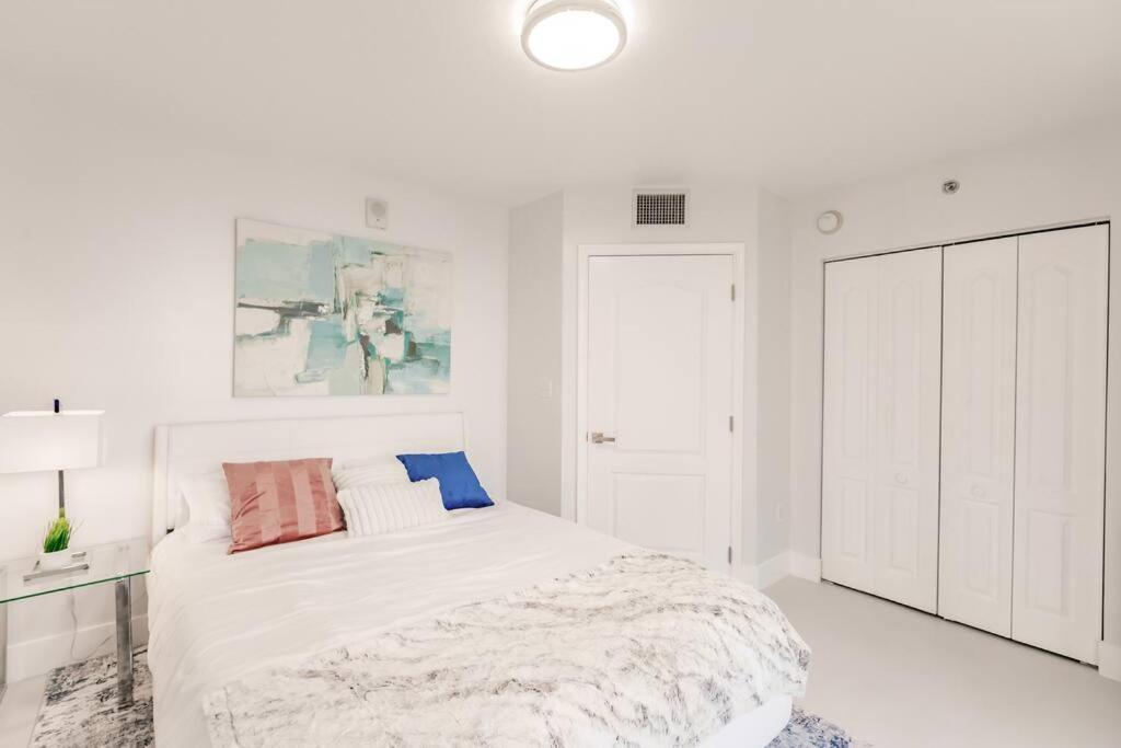 Upscale Brickell 3 Bedroom With Water Views And Free Parking 마이애미 외부 사진