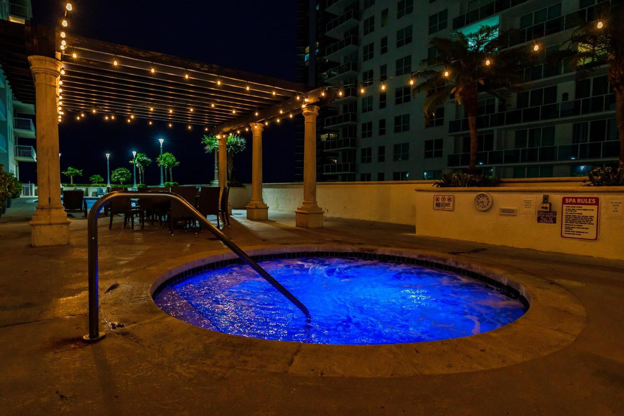Upscale Brickell 3 Bedroom With Water Views And Free Parking 마이애미 외부 사진