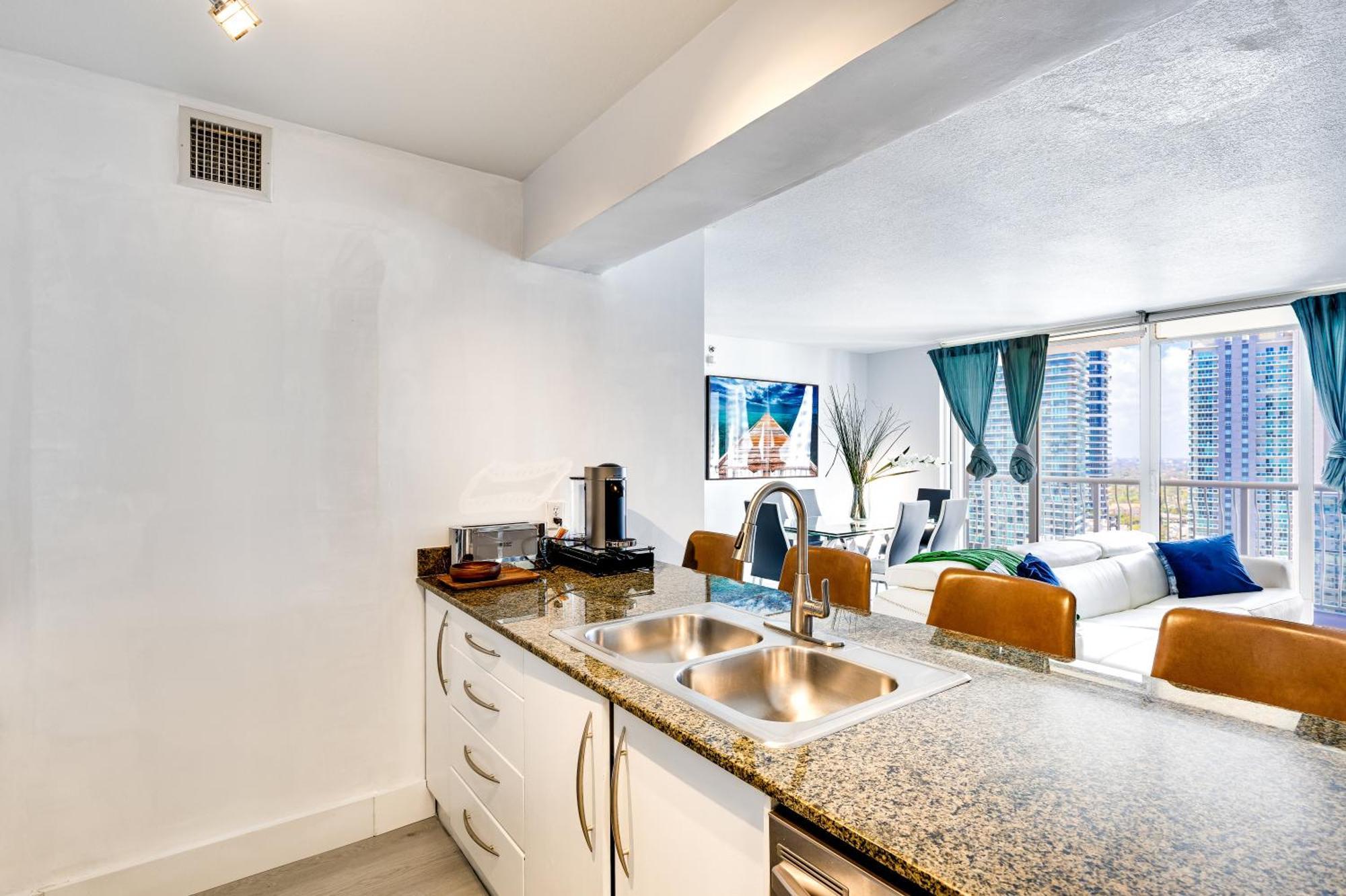 Upscale Brickell 3 Bedroom With Water Views And Free Parking 마이애미 외부 사진