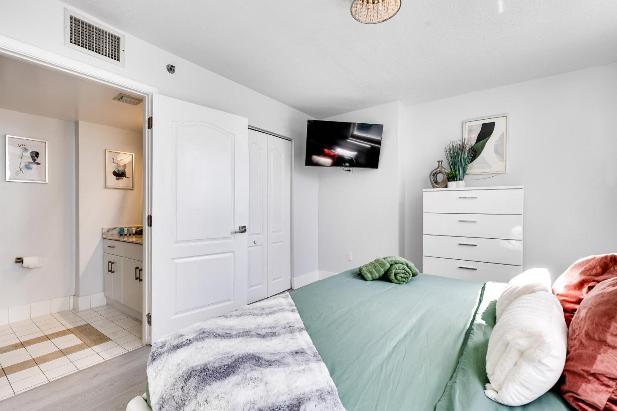 Upscale Brickell 3 Bedroom With Water Views And Free Parking 마이애미 외부 사진